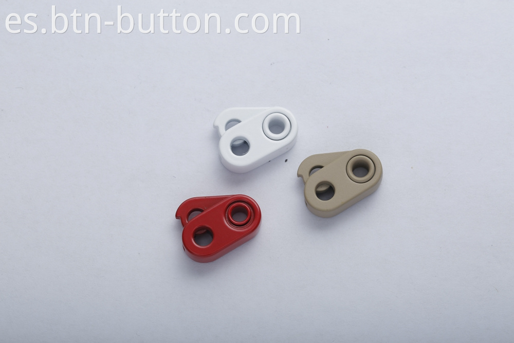 Adjustable metal buttons for sweaters